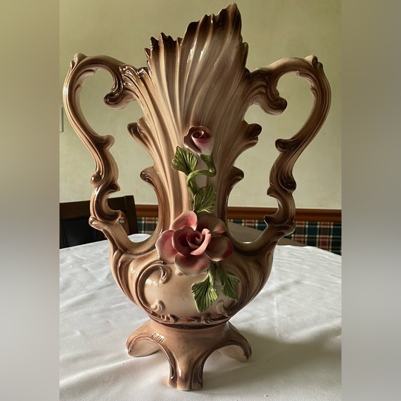 GORGEOUS Vintage Capodimonte Footed Two Handled Italian Porcelain Vase Urn - Picture 2 of 10